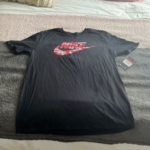 NIKE T-SHIRT